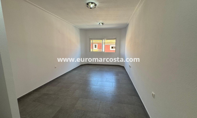 Objekte zum Wiederverkauf - Wohnung - Almoradi - Centro urbano 2