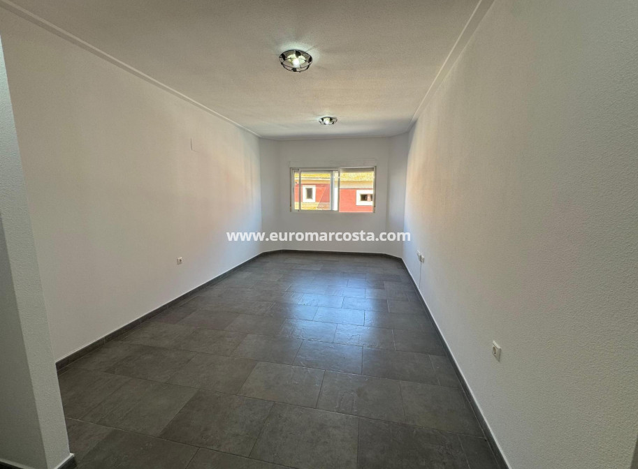 Objekte zum Wiederverkauf - Wohnung - Almoradi - Centro urbano 2