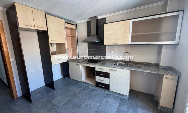 Objekte zum Wiederverkauf - Wohnung - Almoradi - Centro urbano 2
