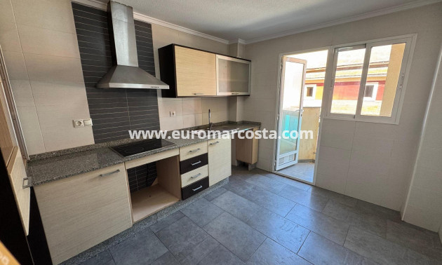 Objekte zum Wiederverkauf - Wohnung - Almoradi - Centro urbano 2