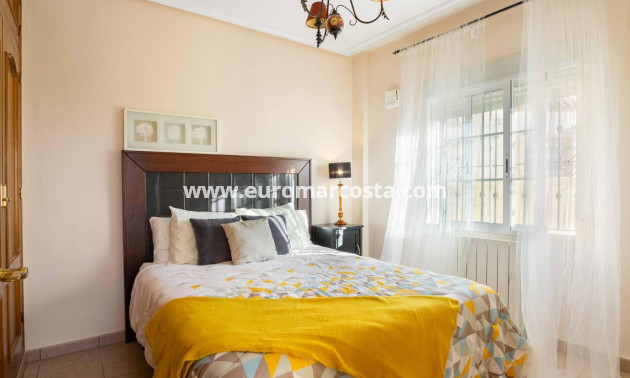 Objekte zum Wiederverkauf - Villa freitstehend - Orihuela Costa