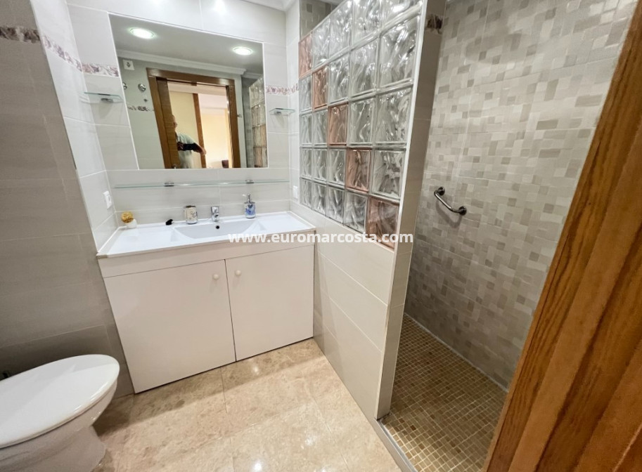 Sale - Apartment / flat - La Mata