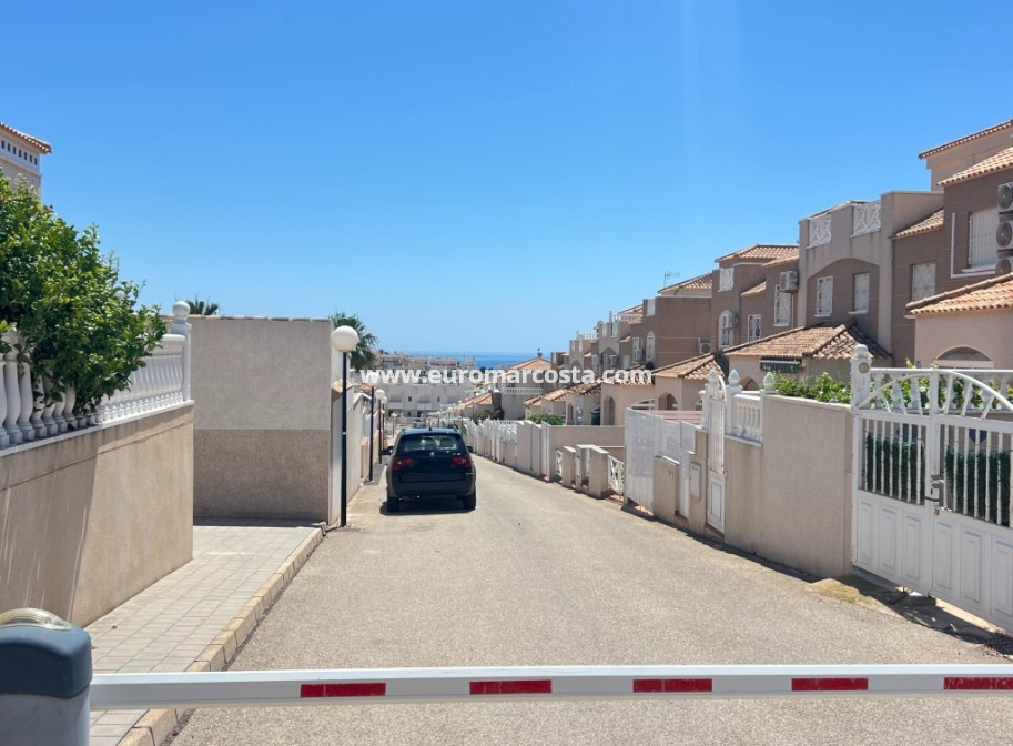 Objekte zum Wiederverkauf - Stadthaus - Torrevieja - Aguas nuevas 2
