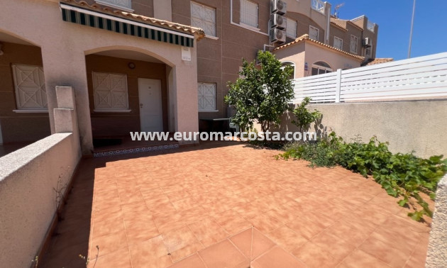 Objekte zum Wiederverkauf - Stadthaus - Torrevieja - Aguas nuevas 2