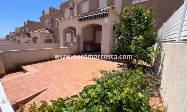 Objekte zum Wiederverkauf - Stadthaus - Torrevieja - Aguas nuevas 2