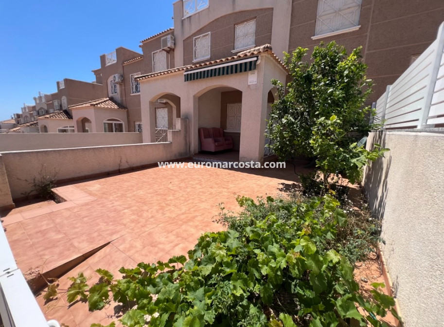 Objekte zum Wiederverkauf - Stadthaus - Torrevieja - Aguas nuevas 2