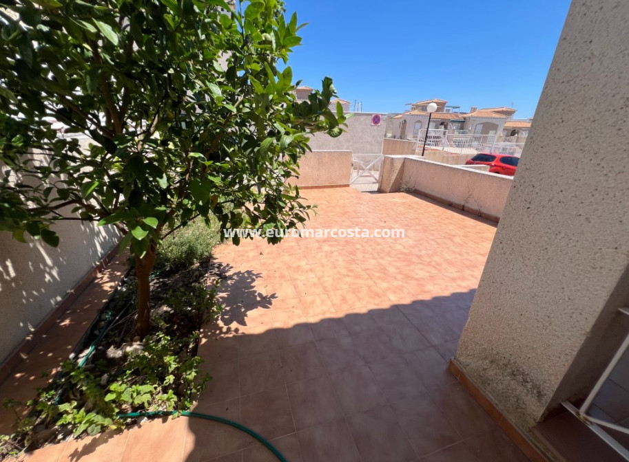 Objekte zum Wiederverkauf - Stadthaus - Torrevieja - Aguas nuevas 2