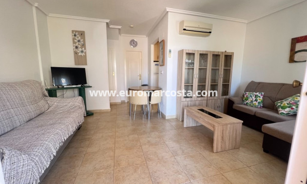 Objekte zum Wiederverkauf - Stadthaus - Torrevieja - Aguas nuevas 2