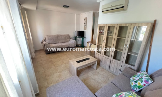 Objekte zum Wiederverkauf - Stadthaus - Torrevieja - Aguas nuevas 2