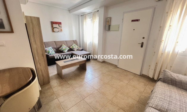 Objekte zum Wiederverkauf - Stadthaus - Torrevieja - Aguas nuevas 2