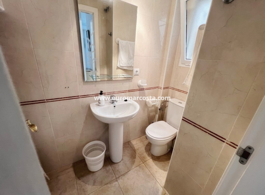 Objekte zum Wiederverkauf - Stadthaus - Torrevieja - Aguas nuevas 2