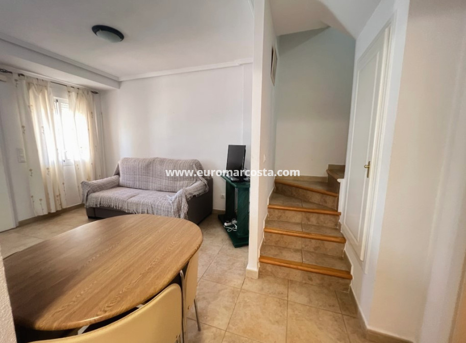 Objekte zum Wiederverkauf - Stadthaus - Torrevieja - Aguas nuevas 2