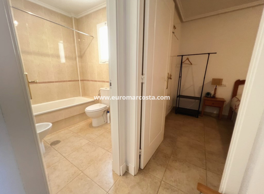 Objekte zum Wiederverkauf - Stadthaus - Torrevieja - Aguas nuevas 2
