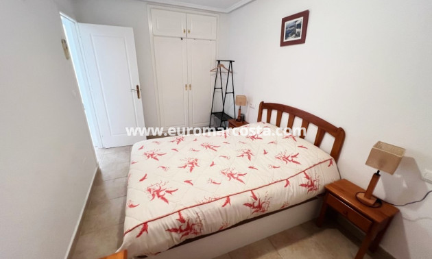 Objekte zum Wiederverkauf - Stadthaus - Torrevieja - Aguas nuevas 2