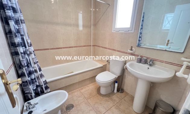 Objekte zum Wiederverkauf - Stadthaus - Torrevieja - Aguas nuevas 2