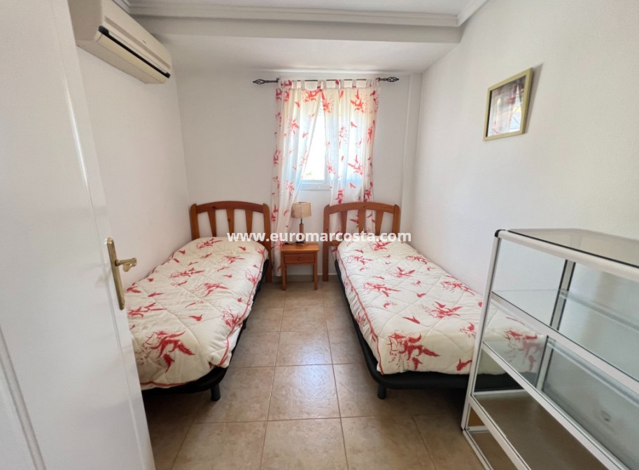 Objekte zum Wiederverkauf - Stadthaus - Torrevieja - Aguas nuevas 2