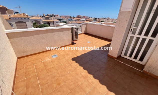 Objekte zum Wiederverkauf - Stadthaus - Torrevieja - Aguas nuevas 2
