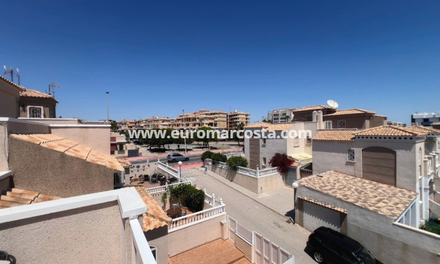 Objekte zum Wiederverkauf - Stadthaus - Torrevieja - Aguas nuevas 2