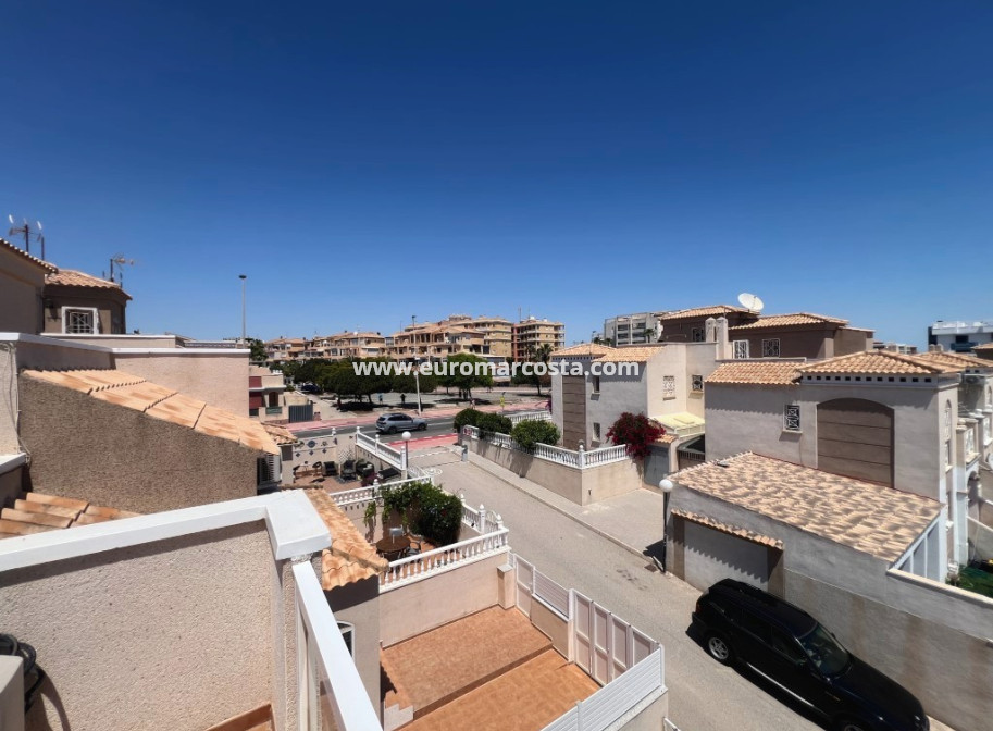 Objekte zum Wiederverkauf - Stadthaus - Torrevieja - Aguas nuevas 2