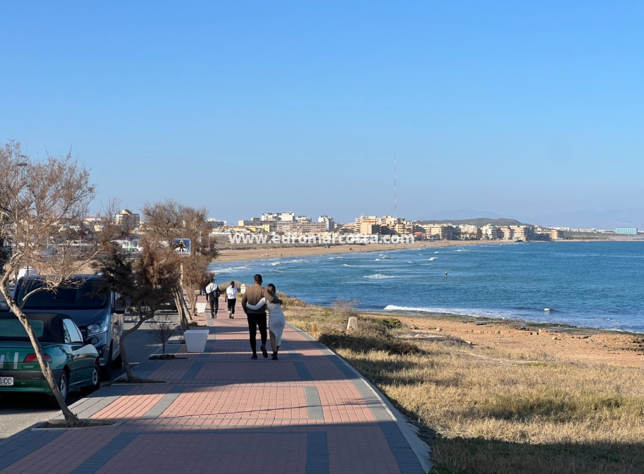 Objekte zum Wiederverkauf - Stadthaus - Torrevieja - Aguas nuevas 2