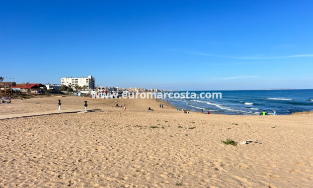 Objekte zum Wiederverkauf - Stadthaus - Torrevieja - Aguas nuevas 2