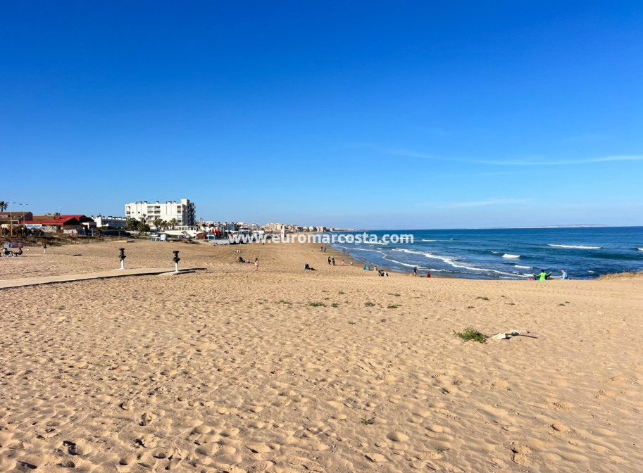 Objekte zum Wiederverkauf - Stadthaus - Torrevieja - Aguas nuevas 2