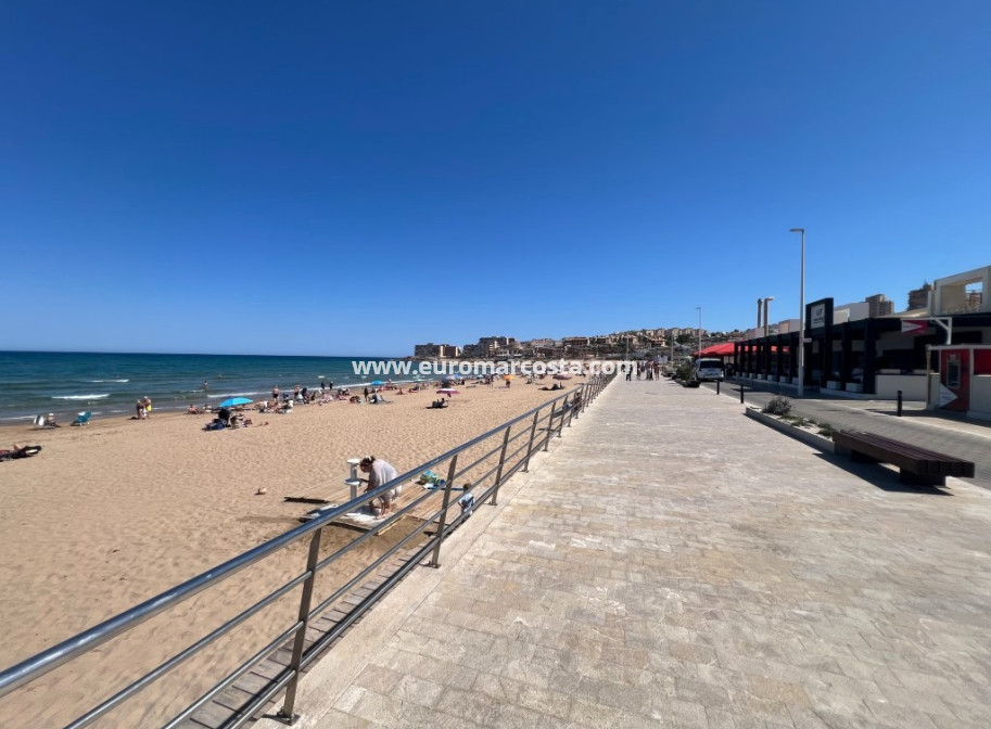 Objekte zum Wiederverkauf - Stadthaus - Torrevieja - Aguas nuevas 2