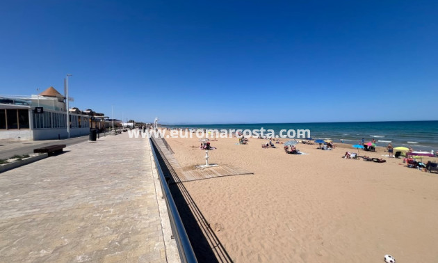 Objekte zum Wiederverkauf - Stadthaus - Torrevieja - Aguas nuevas 2
