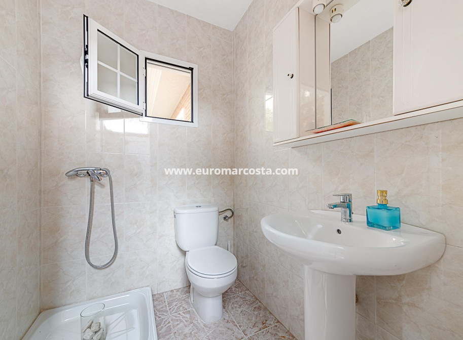 Objekte zum Wiederverkauf - Haus - Torrevieja - TORREVIEJA