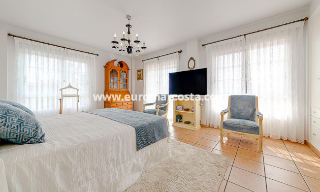 Objekte zum Wiederverkauf - Haus - Torrevieja - TORREVIEJA