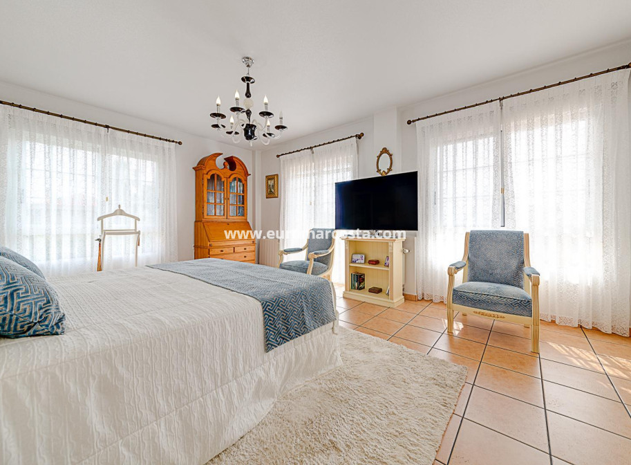 Objekte zum Wiederverkauf - Haus - Torrevieja - TORREVIEJA