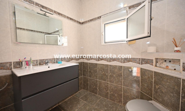 Objekte zum Wiederverkauf - Casa - Torrevieja - TORREVIEJA