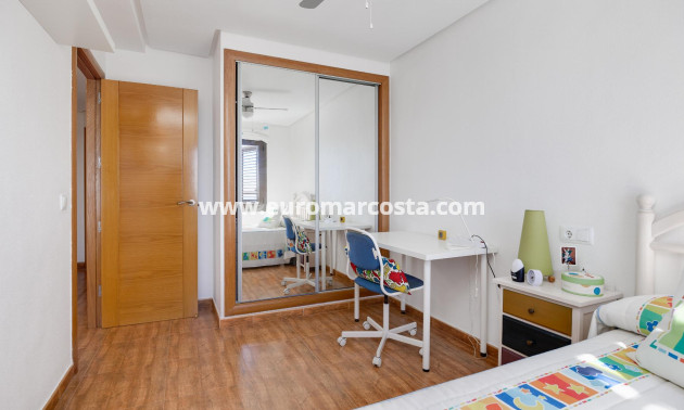 Objekte zum Wiederverkauf - Wohnung - Torrevieja - TORREVIEJA