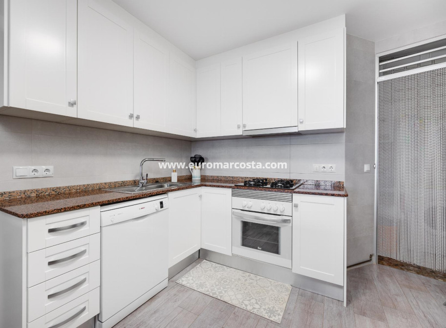 Sale - Apartment / flat - Torrevieja - Piscinas naturales
