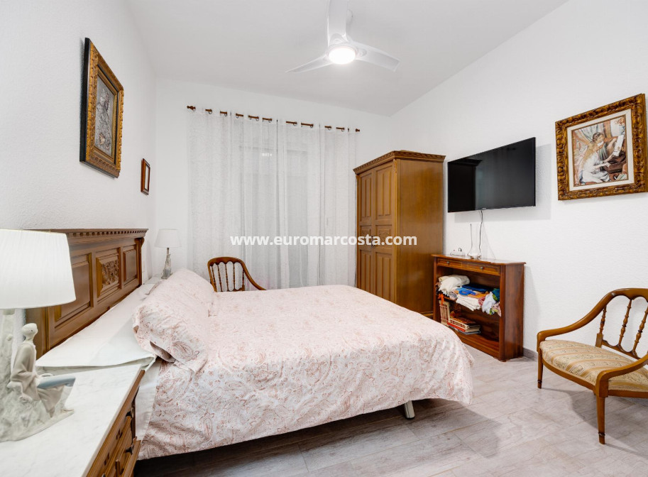 Sale - Apartment / flat - Torrevieja - Piscinas naturales