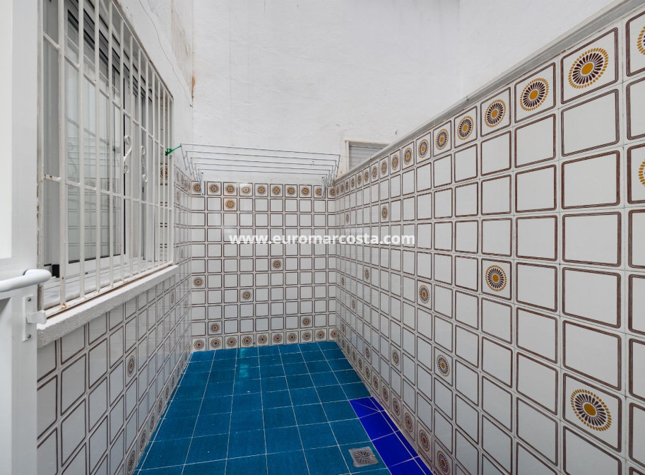 Sale - Apartment / flat - Torrevieja - Piscinas naturales