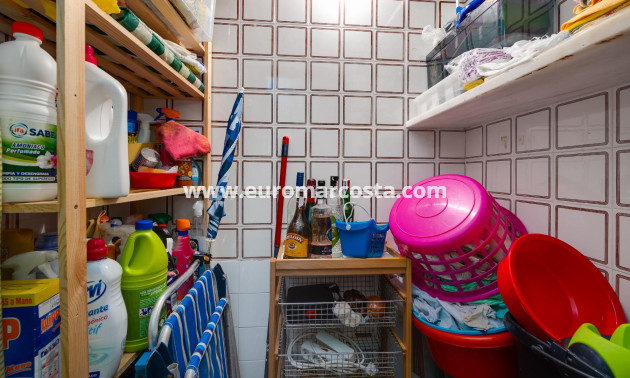 Sale - Apartment / flat - Torrevieja - Piscinas naturales
