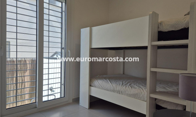Sale - Townhouse - Torrevieja - Aguas Nuevas