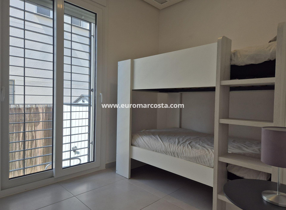 Sale - Townhouse - Torrevieja - Aguas Nuevas