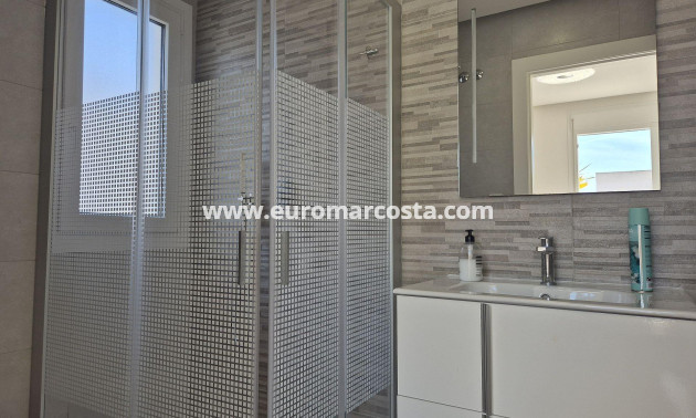 Sale - Townhouse - Torrevieja - Aguas Nuevas