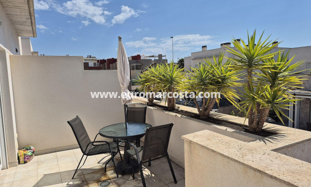 Sale - Townhouse - Torrevieja - Aguas Nuevas