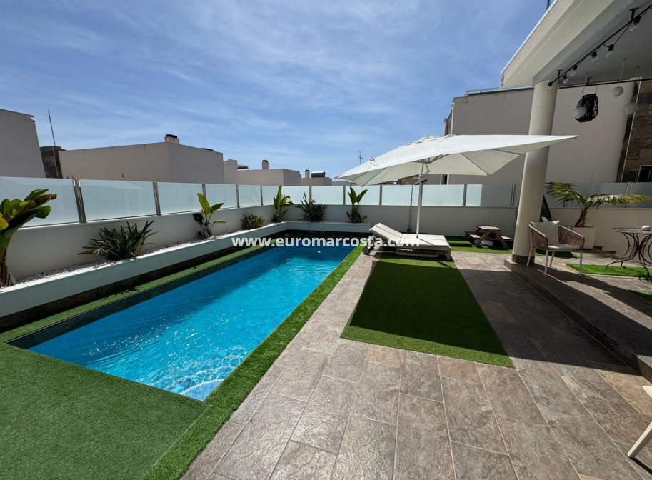Sale - Chalet - Orihuela Costa