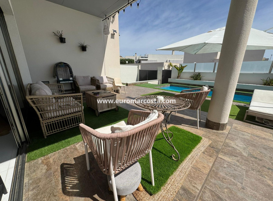 Sale - Chalet - Orihuela Costa