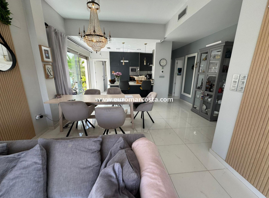 Sale - Chalet - Orihuela Costa