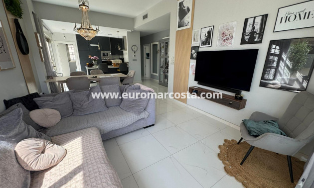 Sale - Chalet - Orihuela Costa