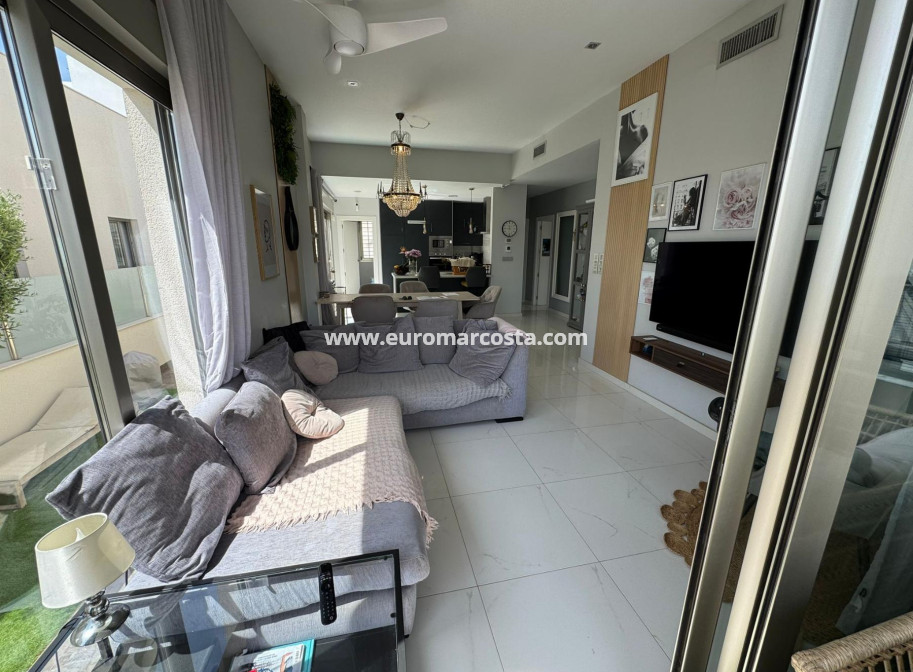 Sale - Chalet - Orihuela Costa