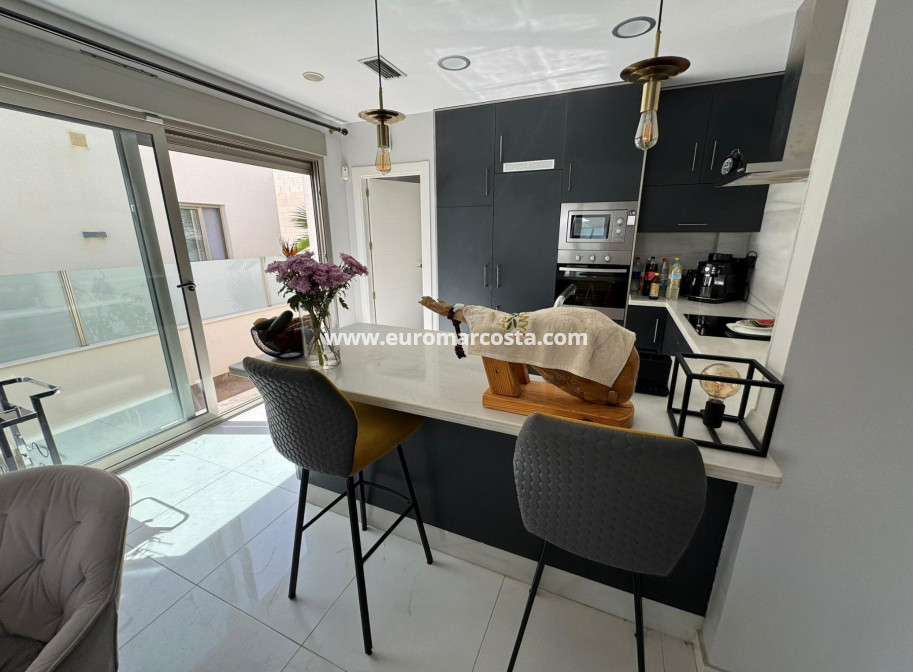 Sale - Chalet - Orihuela Costa