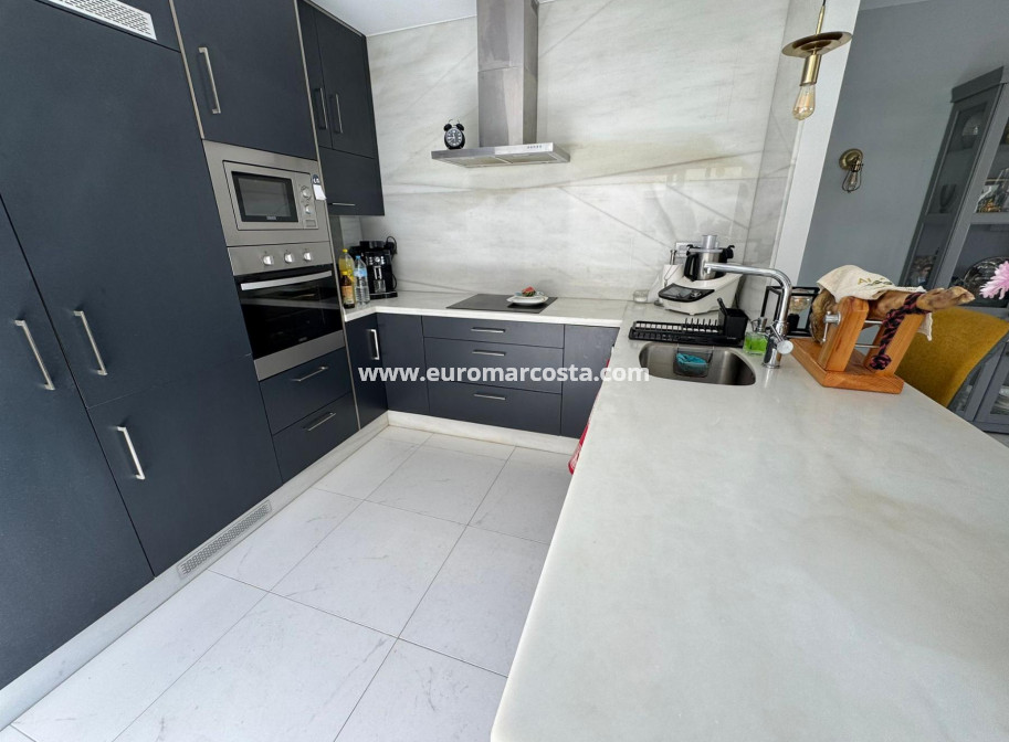 Sale - Chalet - Orihuela Costa