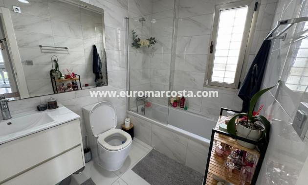 Sale - Chalet - Orihuela Costa