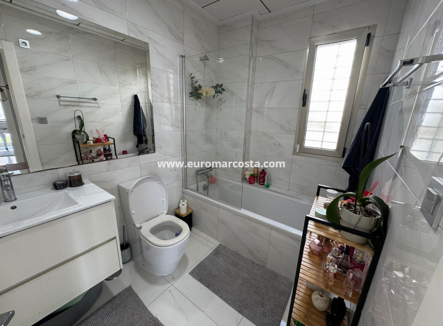 Sale - Chalet - Orihuela Costa